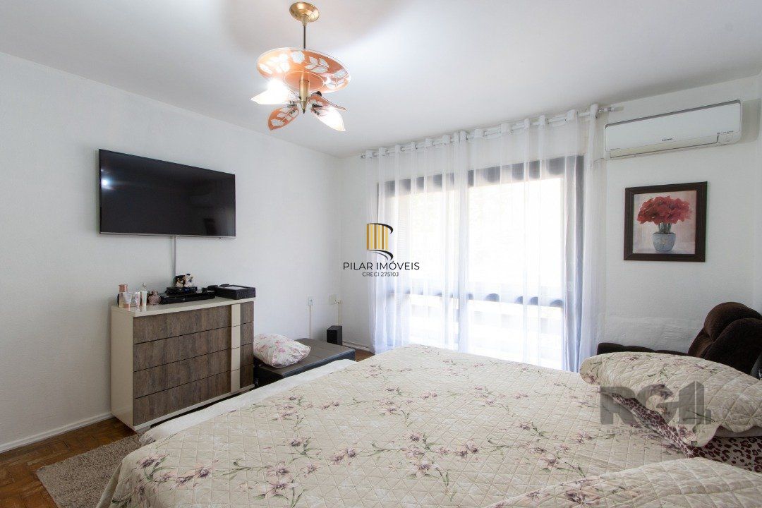 Casa 7 dormitórios no bairro Camaquã