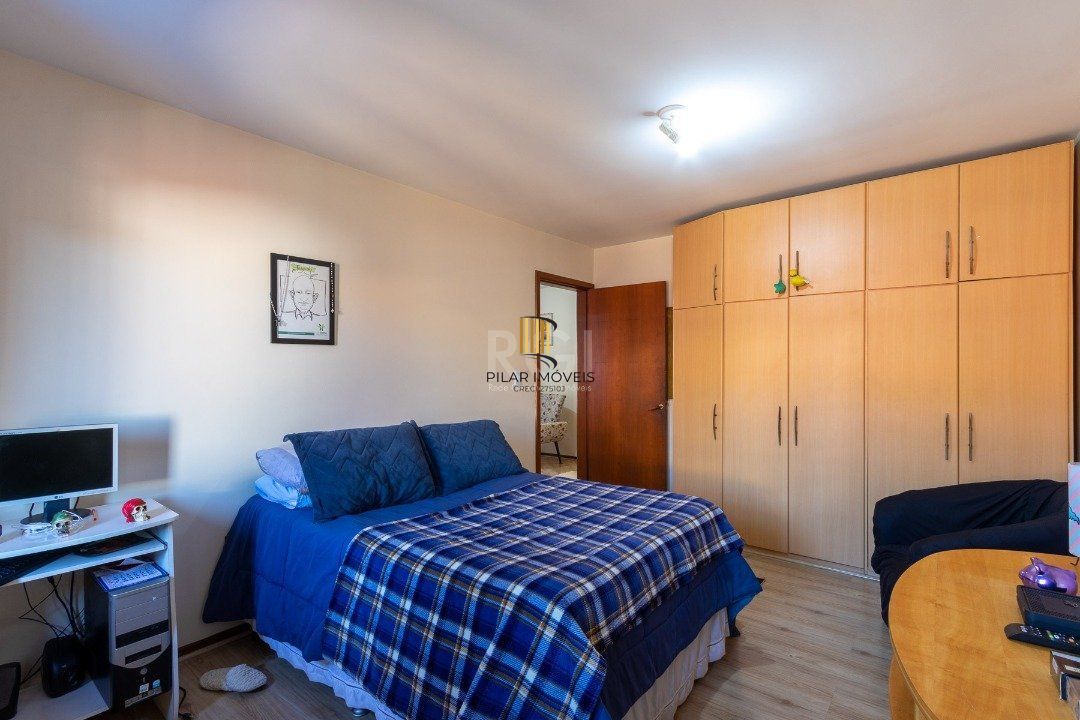 Casa com piscina para Venda , 4 quartos, sendo 1 suite, 3 vagas