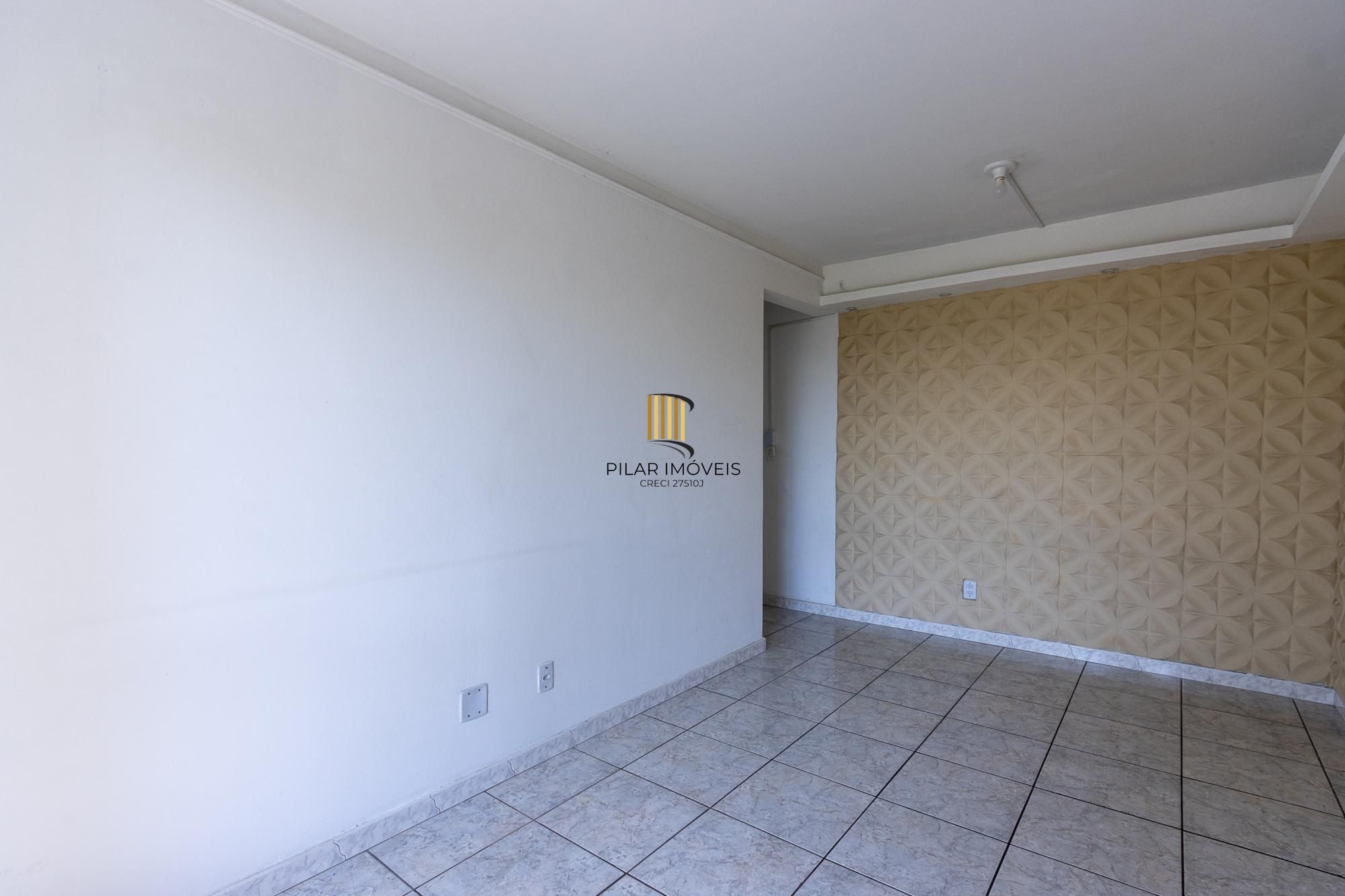 Apartamento, desocupado, 2 dormitórios e vaga escriturada, elevador -Cavalhada