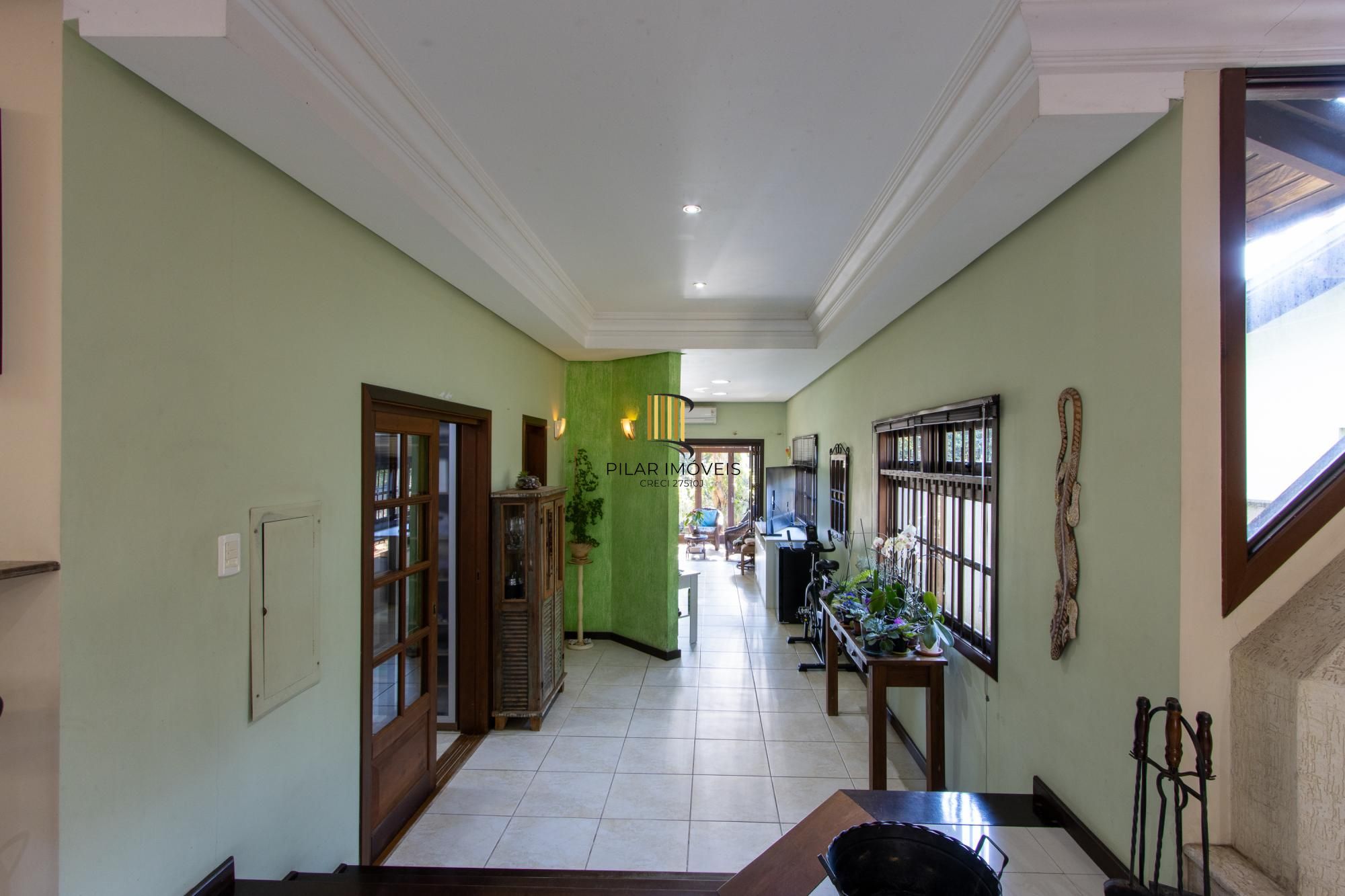 Casa com 3 quartos e 357m² à venda em Tristeza, Porto Alegre.