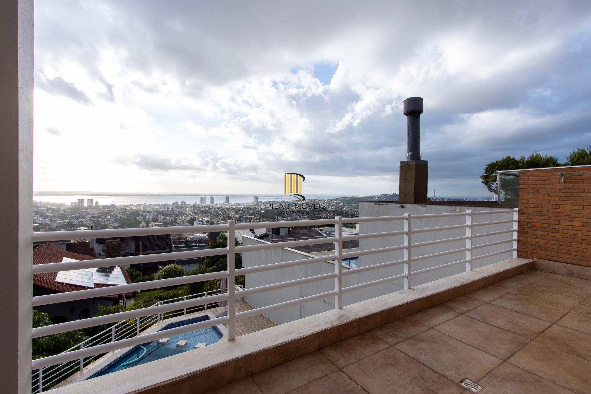 Casa 4 dormitórios com elevador