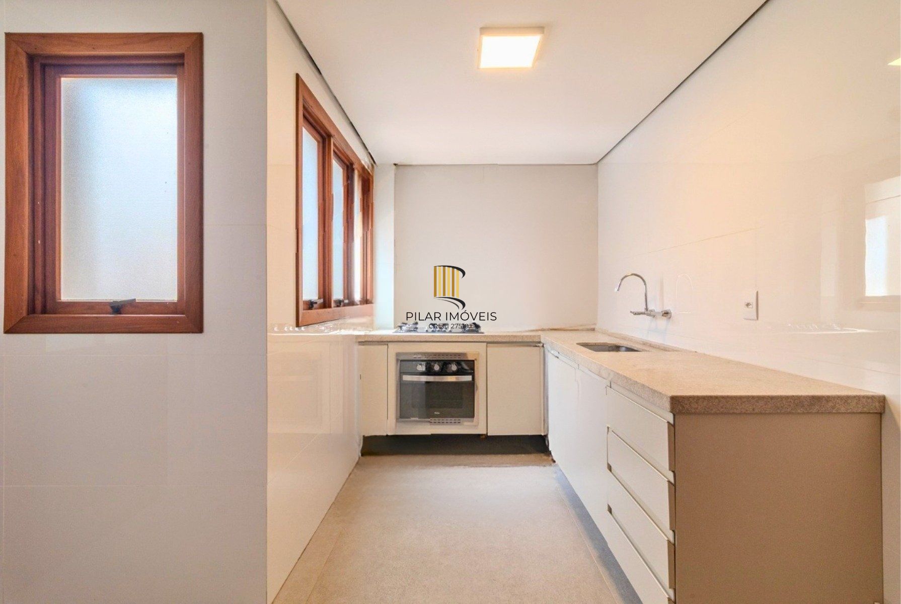 Apartamento com 114.02m², 3 dorm, Petrópolis com lareira e churrasqueira