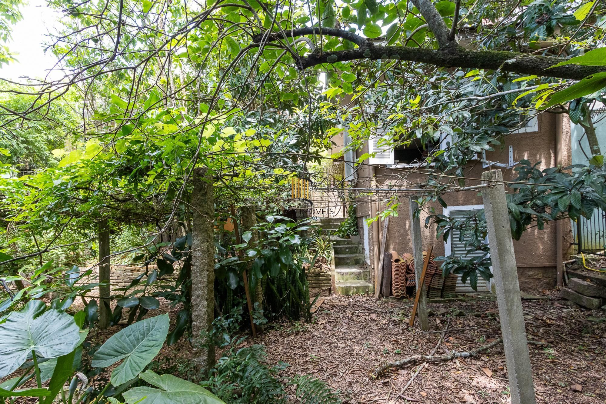 Bela casa térrea, 2 dormitórios e 1 suite - Parte alta do Bairro Espirito Santos