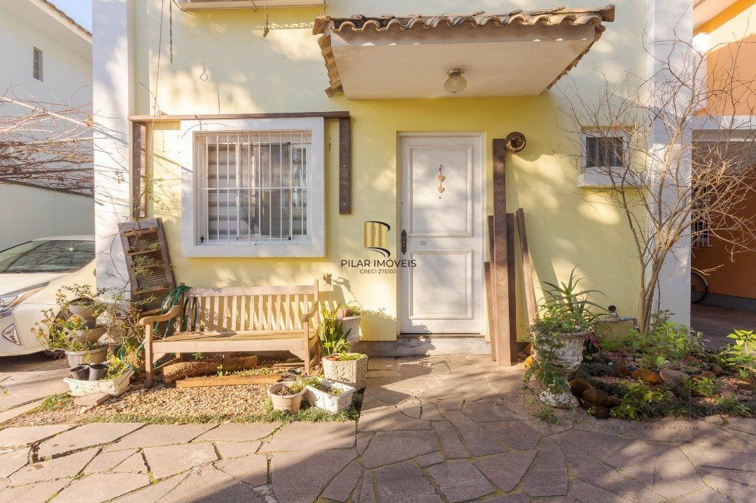Casa em condomínio, 3 quartos, 1 suite, lareira, churrasqueira, 1 vaga - Bairro Tristeza