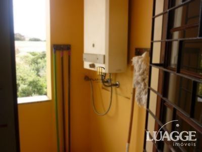 casa com 4 dormitórios, sendo uma suíte , e 530 area privativa