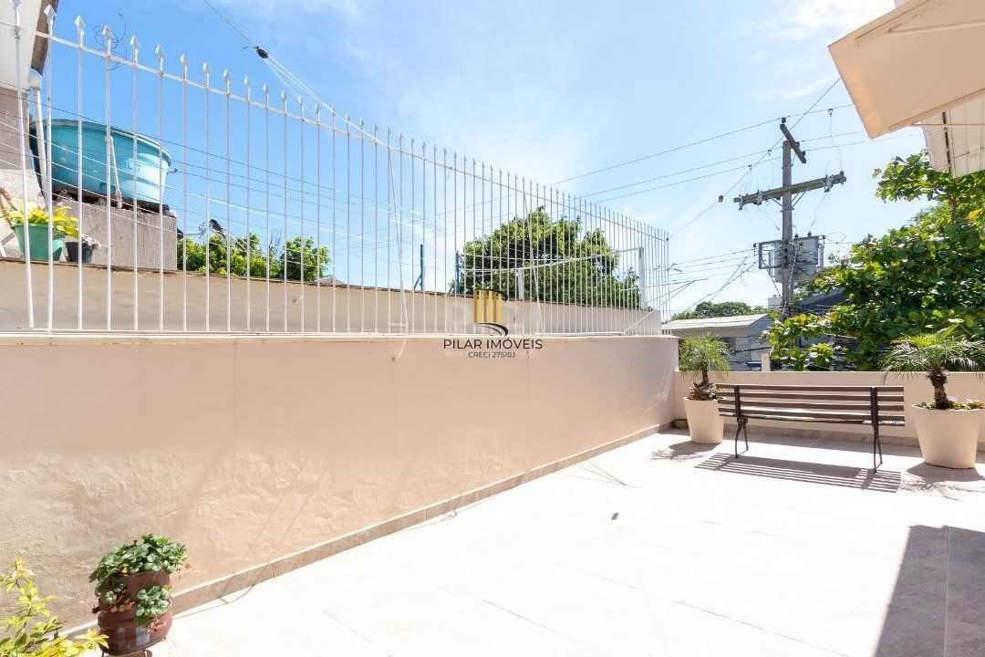 Sobrado para Venda - 150m², 3 dormitórios, sendo 1 suites, 1 vaga - Morro Santana