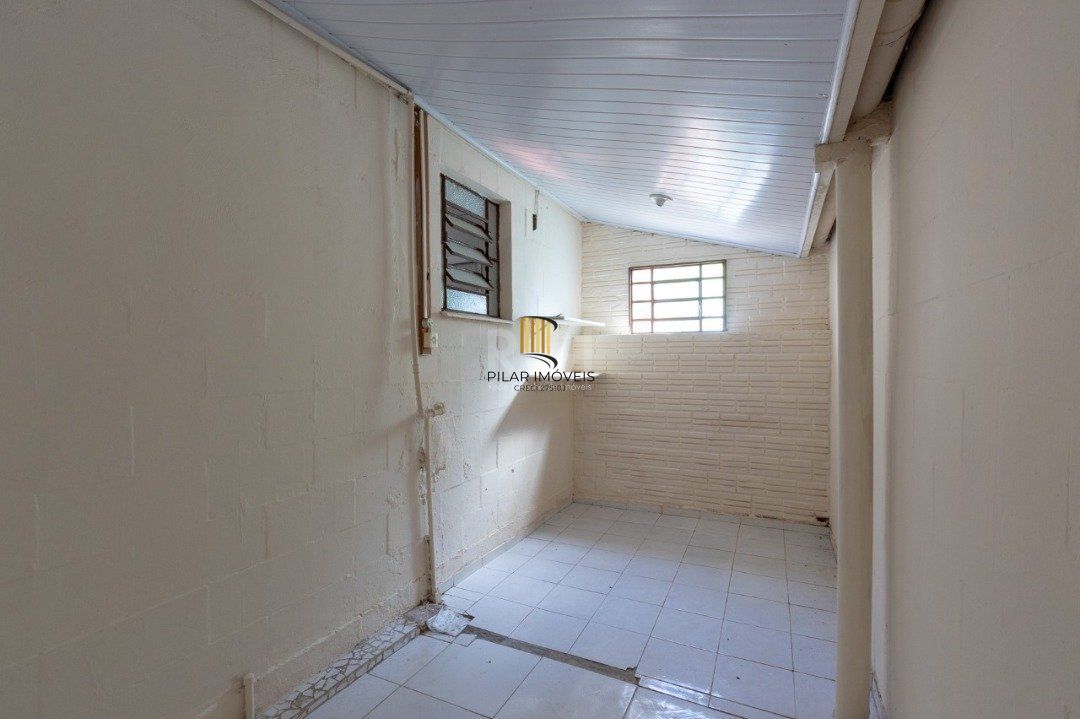 Casa térrea no Residencial Butui, possui 3 dormitórios, living espaçoso, cozinha funcional, banheiro social, área de serviço independente e pátio privativo