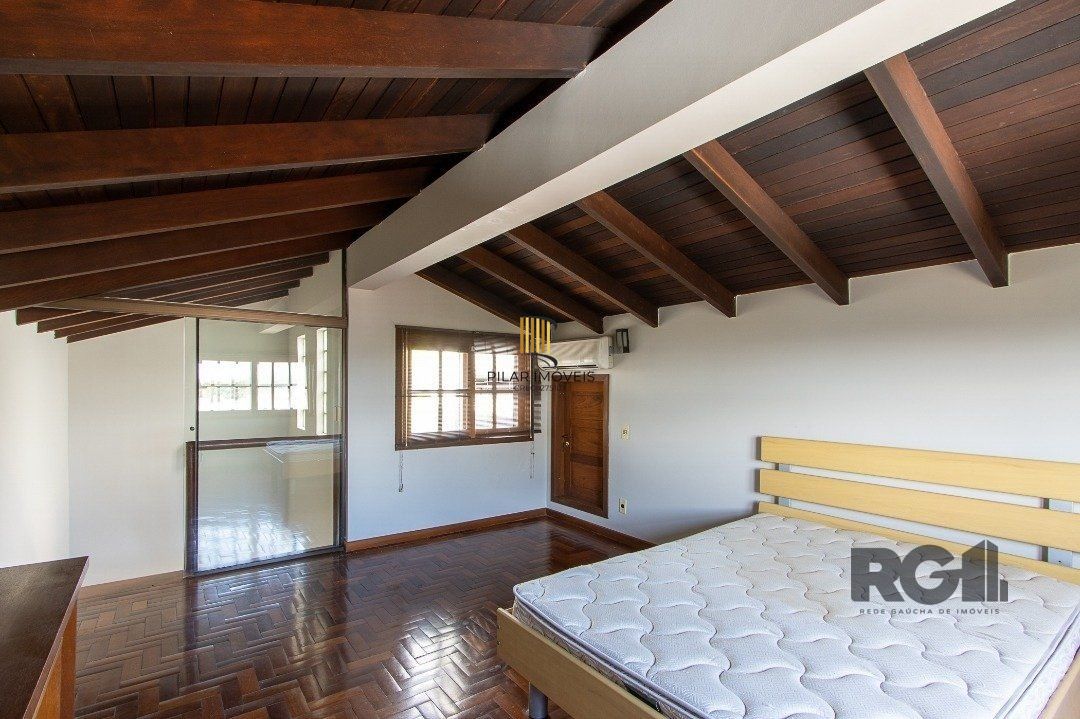 BELO SOBRADO, 3 QUARTOS, 1 SUITE, PISCINA, 320m² PRIVATIVOS - TRISTEZA