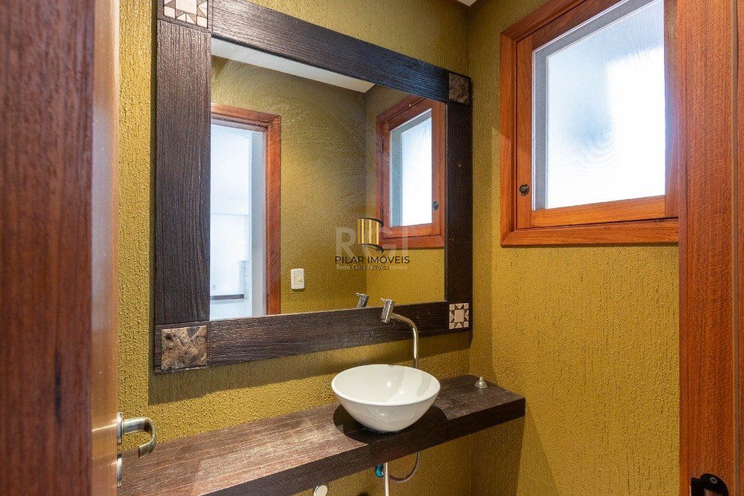 Casa em condomínio para Venda com 4 dormitórios, sendo 1 suites e 4 vagas no bairro Ipanema
