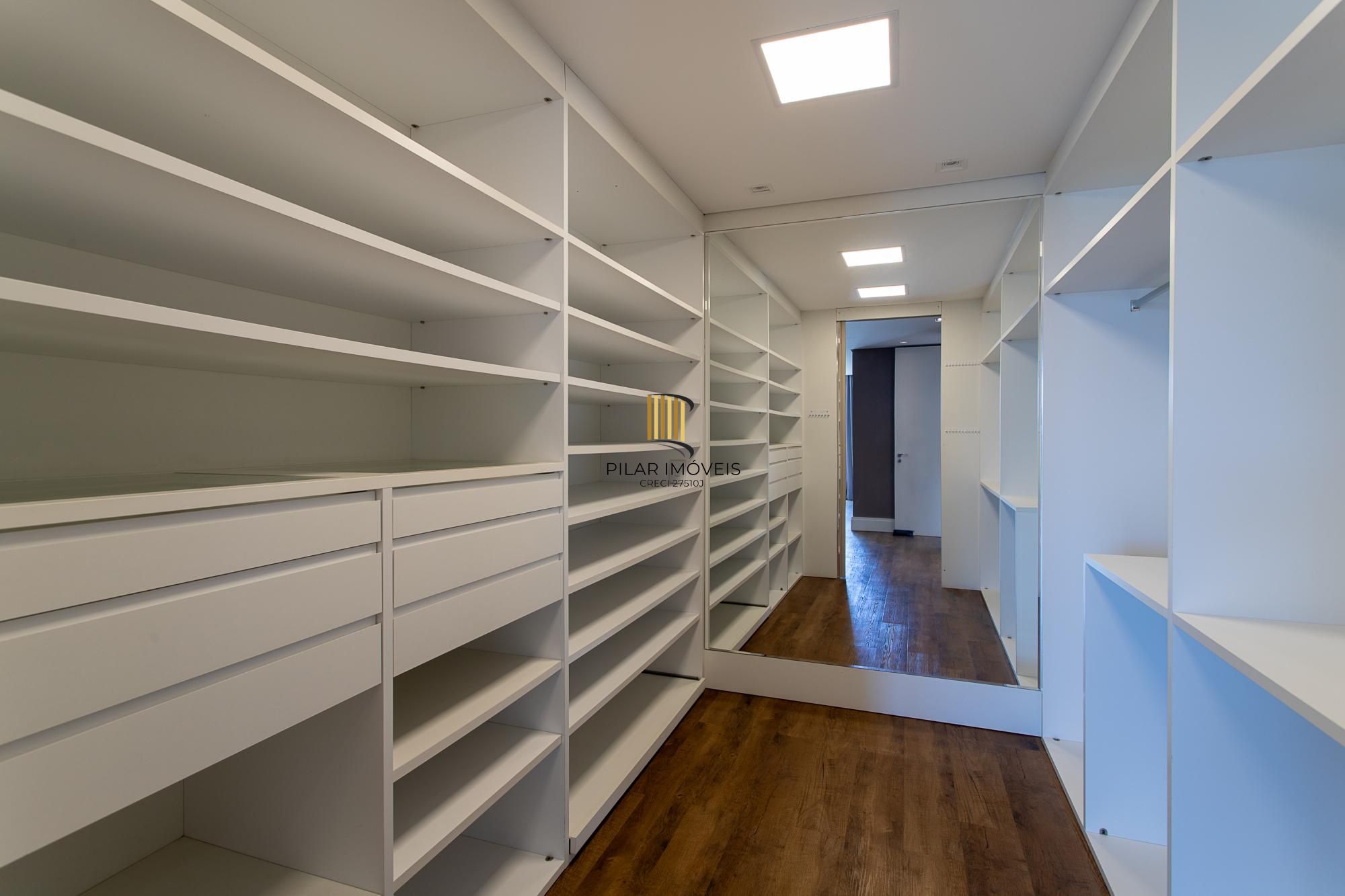 Casa de Condomínio 4 dormitórios no bairro Terraville