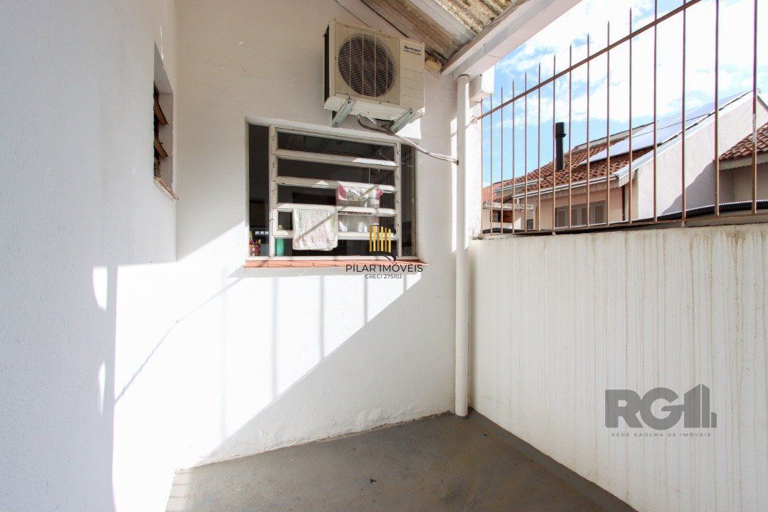 Casa térrea com  hall de entrada ,4 dormitórios