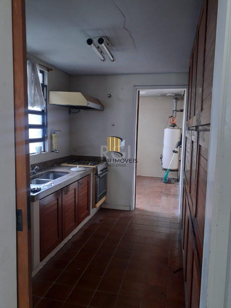 Casa 03 dormitórios, 01 suíte, 02 vagas de garagem,