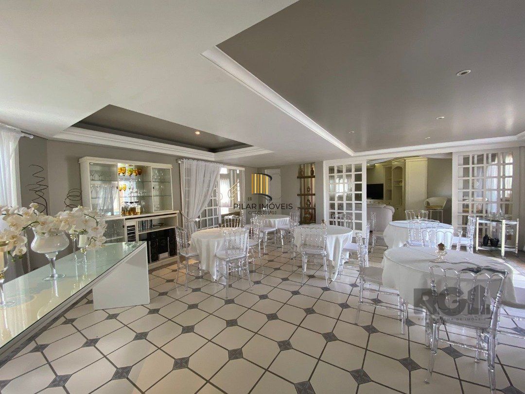 Casa 4 dormitórios no bairro Zona Nova