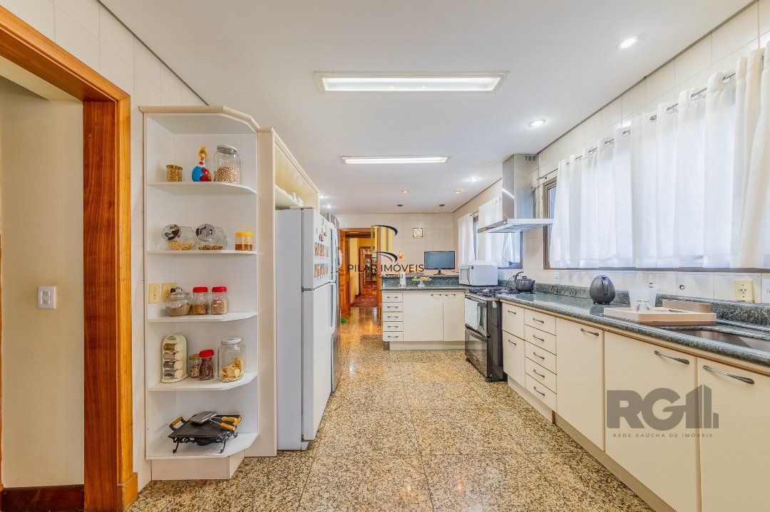 Apartamento 4 dormitórios no bairro Moinhos de Vento