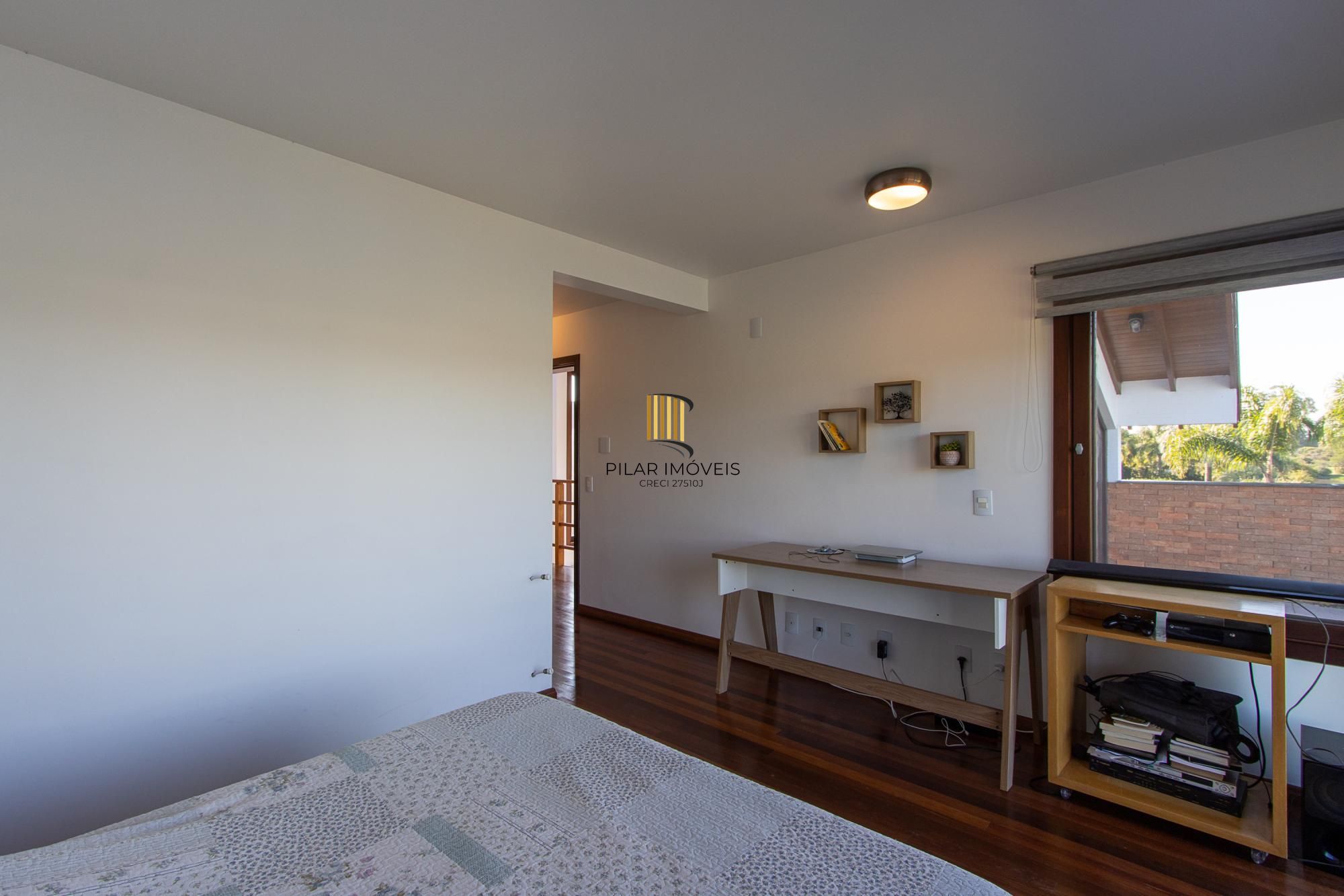 Casa no Condominio Terra Ville.  3 suites, com fundo para o lago.