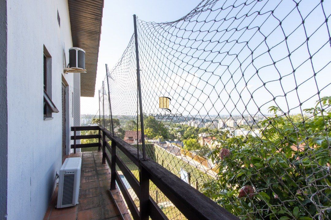 Casa 5 dormitórios no bairro Teresópolis