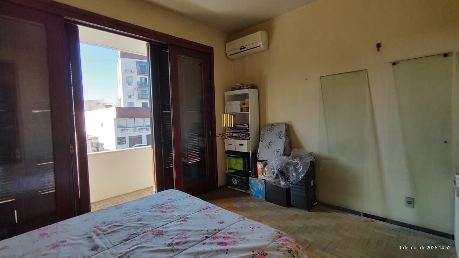 Apartamento de 4 dormitórios, 2 suítes, sacada, living para 2 ambientes bem amplo.