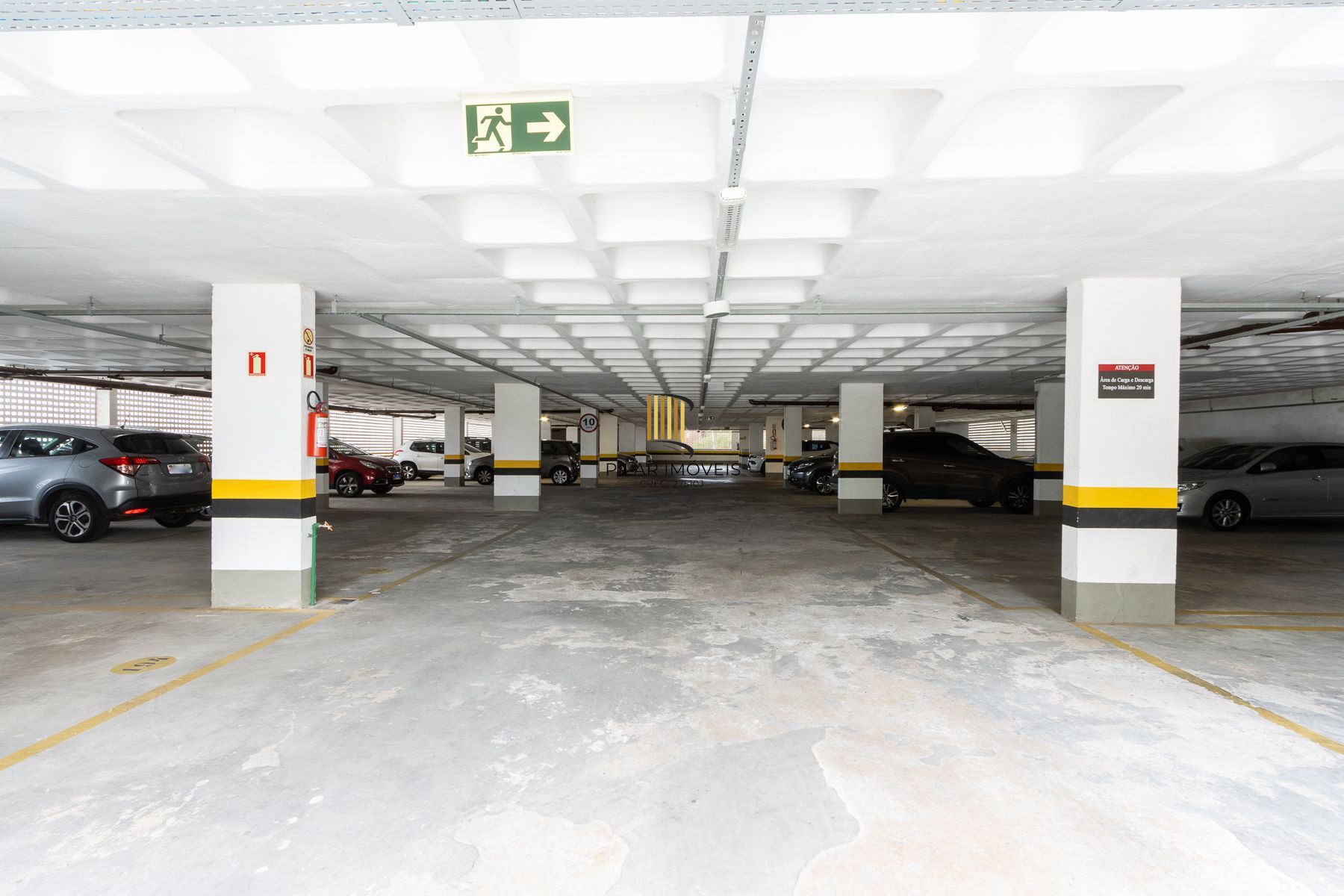 Apartamento totalmente reformado e impecável para locação - 3 quartos sendo uma suíte - Bairro Cavalhada