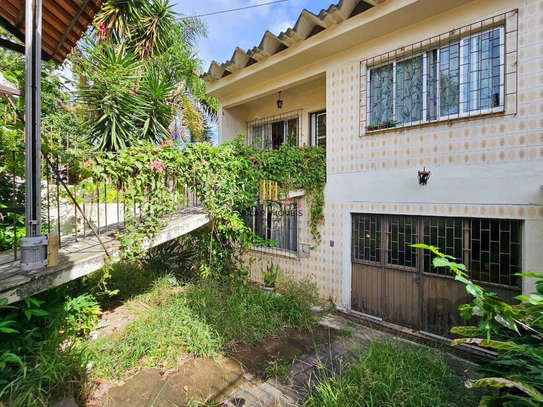 Casa para Venda - 210m², 3 dormitórios, sendo 1 suites, 2 vagas - Tristeza