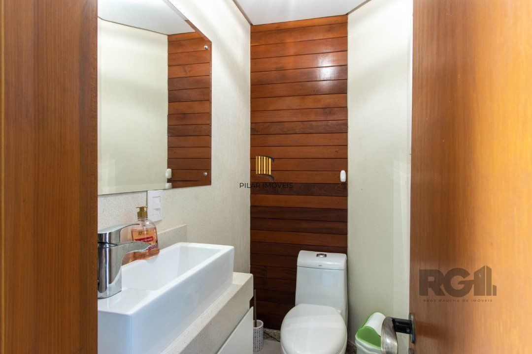 Casa com 5 suites com area privativa 714,00
