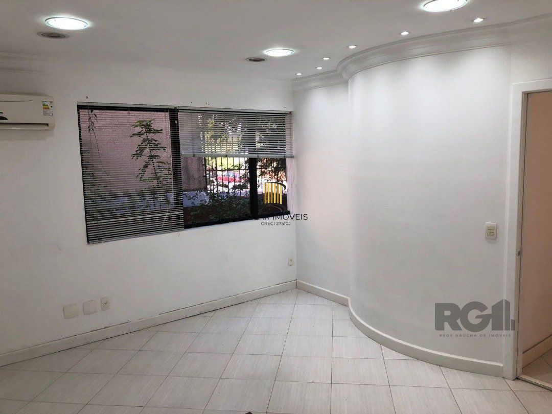 Excelente sala comercial. 2 salas muito espaçosas e uma meno