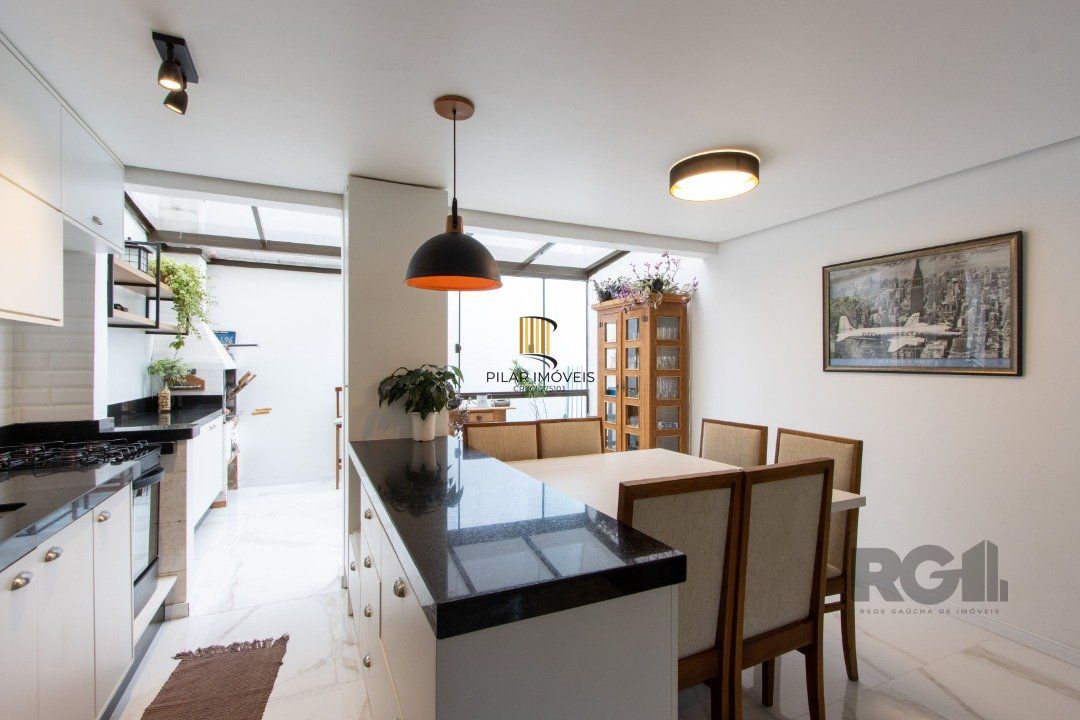 Sobrado com 148,45m², com 2 quartos, suíte, área gormet, vista para o Guaíba, na Vila Conceição.