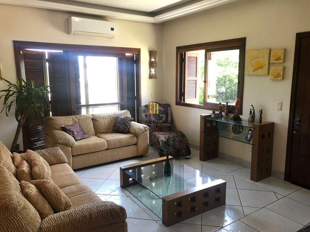 Casa de Condomínio 4 dormitórios no bairro Cavalhada