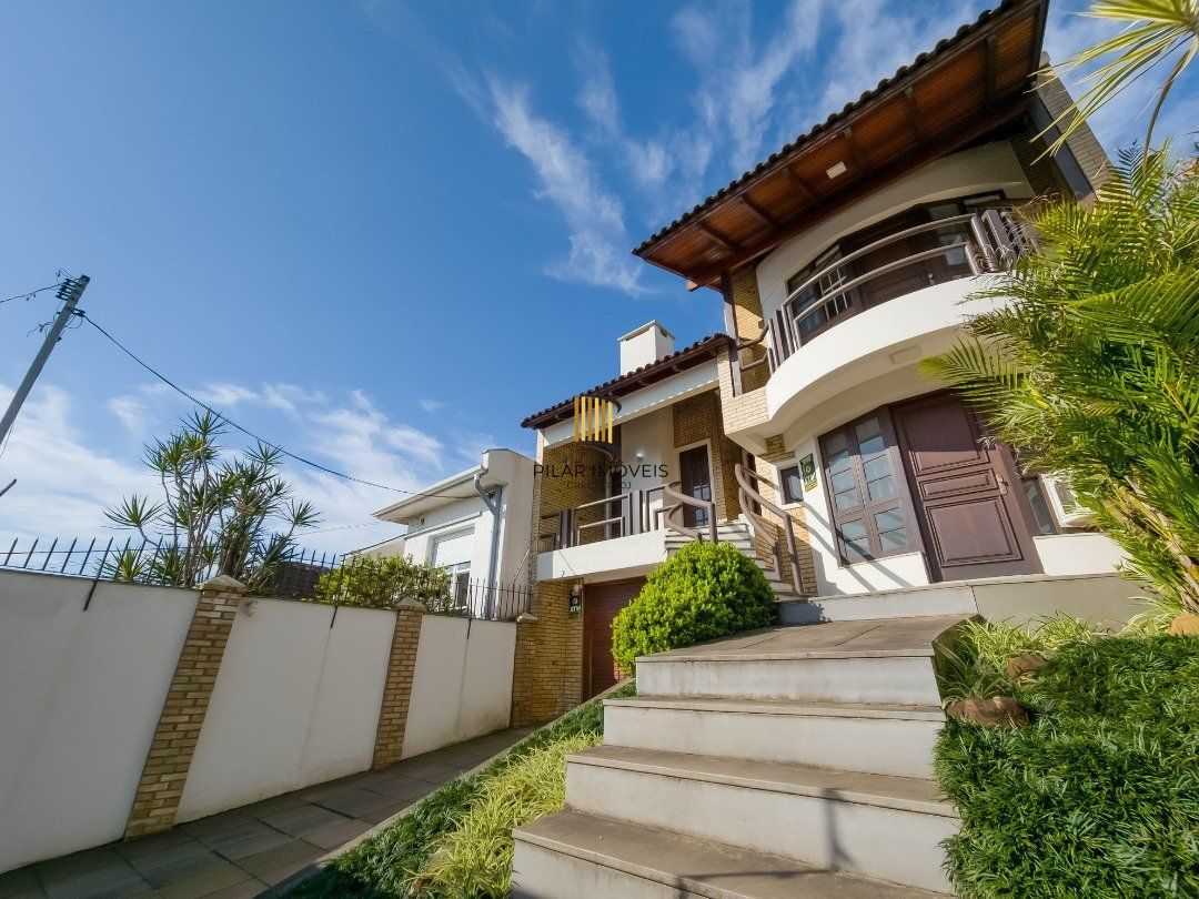 Casa 4 dormitórios no bairro Glória