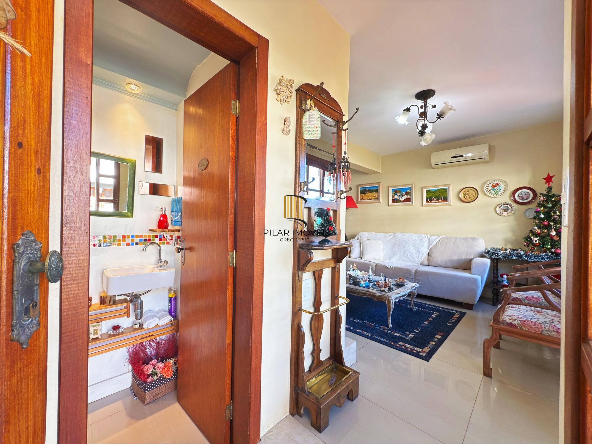 Casa em condomínio bairro Tristeza, com 185m² privativos.