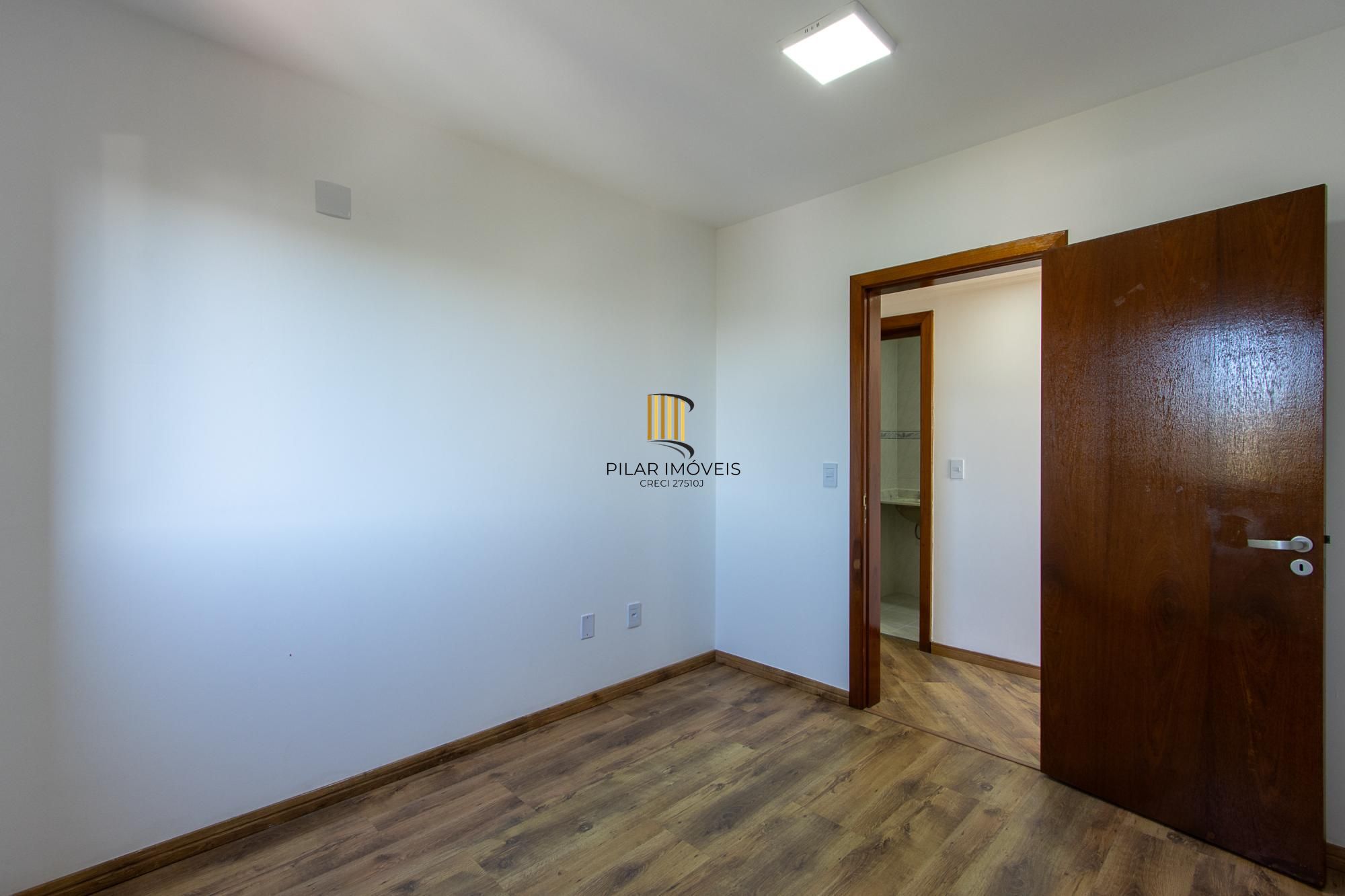 Apartamento de 2 dormitórios, 1 suíte e 2 vagas de garagem no bairro Tristeza.