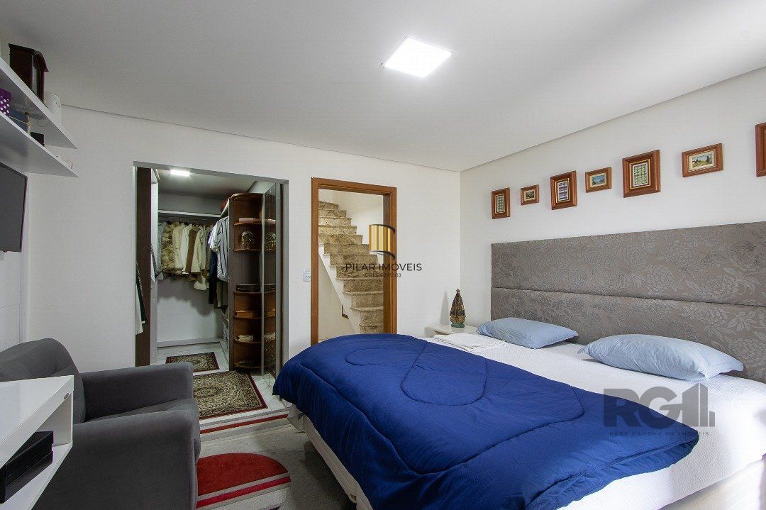 casa possui 3 suítes, 2 com closet