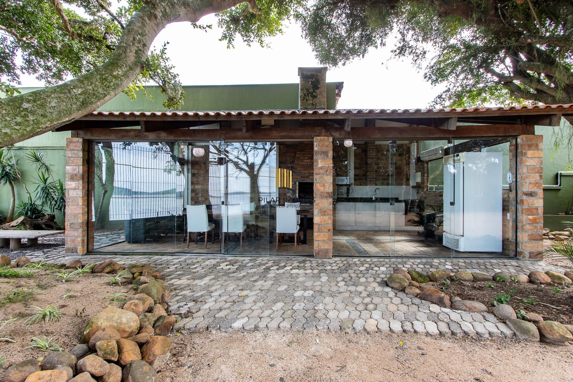 Casa de Condomínio 4 dormitórios no bairro Pedra Redonda