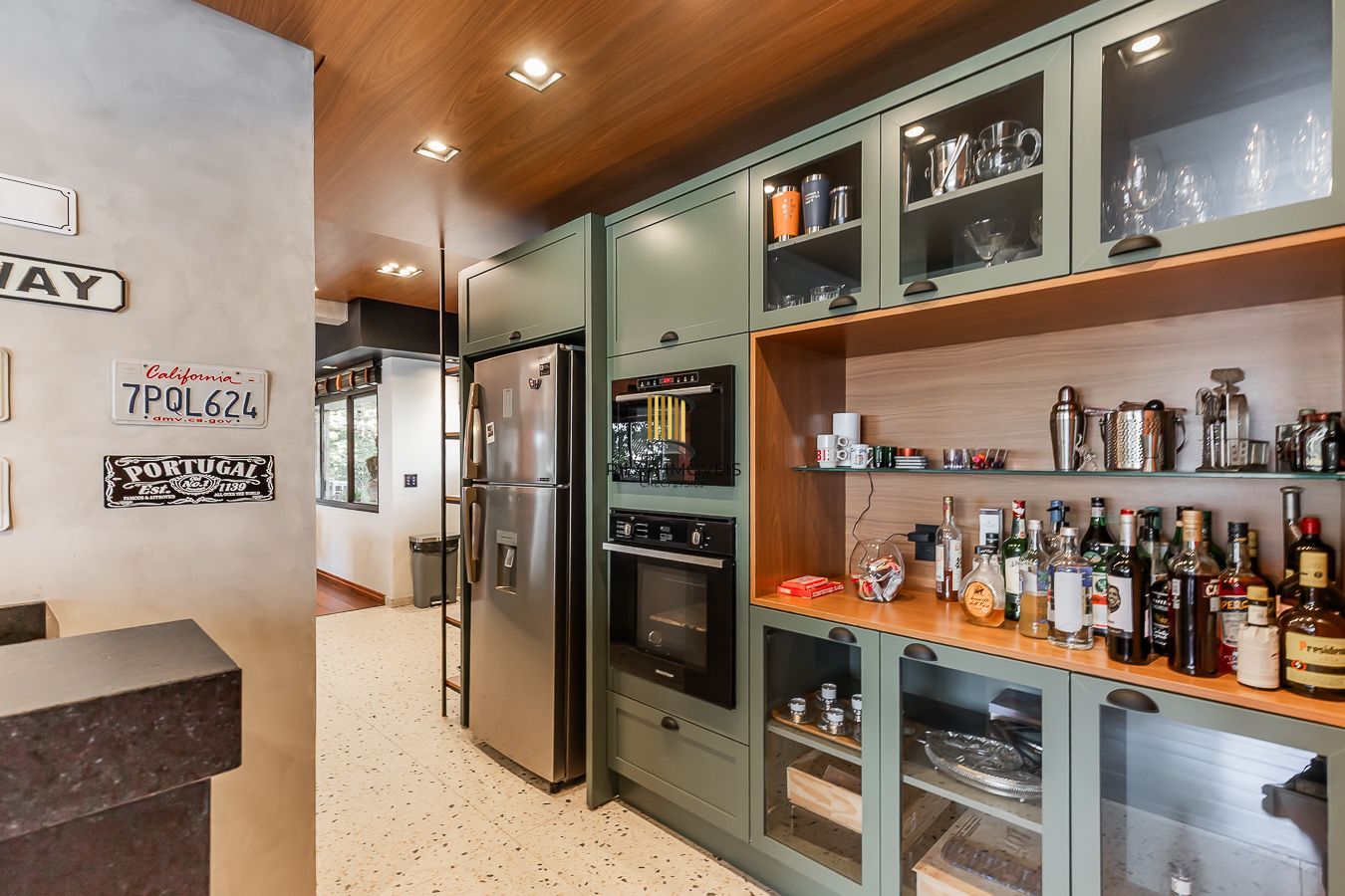 Apartamento 3 dormitórios, 3 vagas e 259 m² no bairro Auxiliadora.