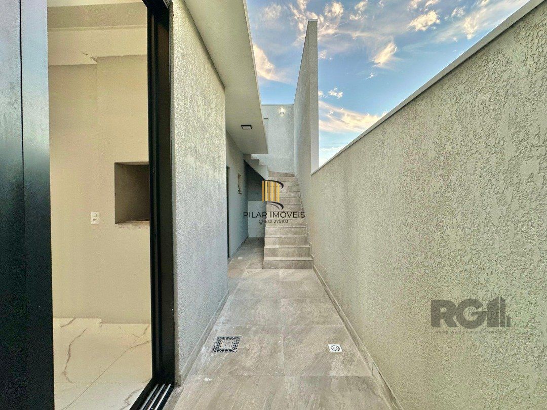 Casa 3 dormitórios no bairro Zona Nova