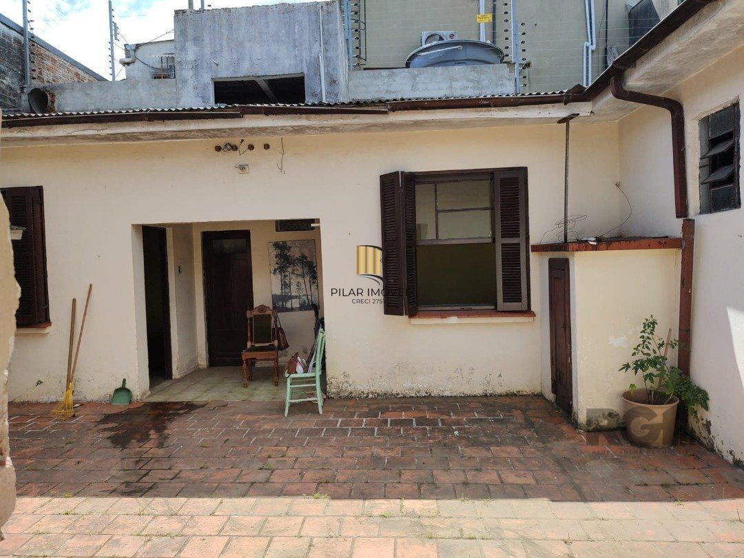 Casa comercial térrea na Av. Aparício Borges - bairro Teresópolis