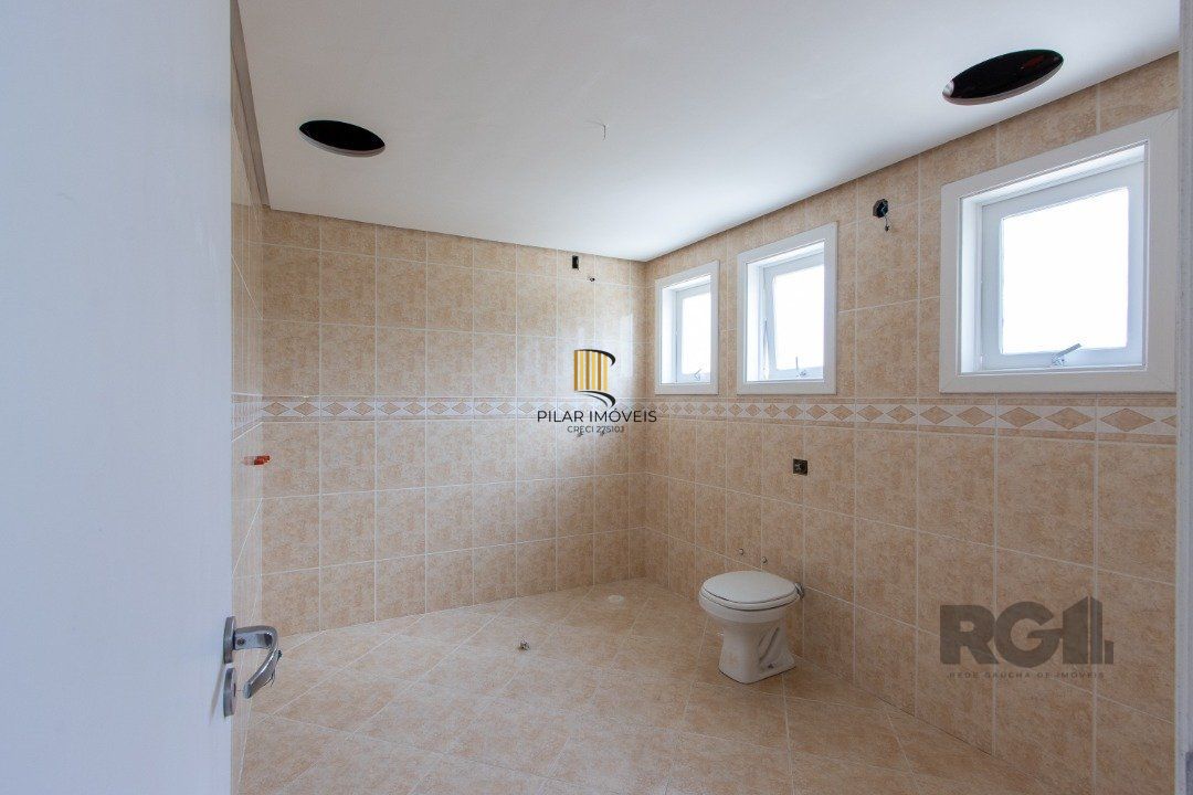 Sobrado novo,  4 quartos (1 suite), 440m² privativos - Bairro Guarujá