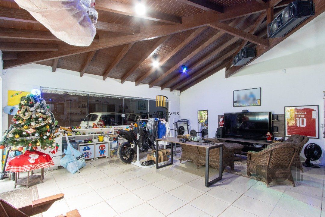 Casa 3 dormitórios no bairro Hípica