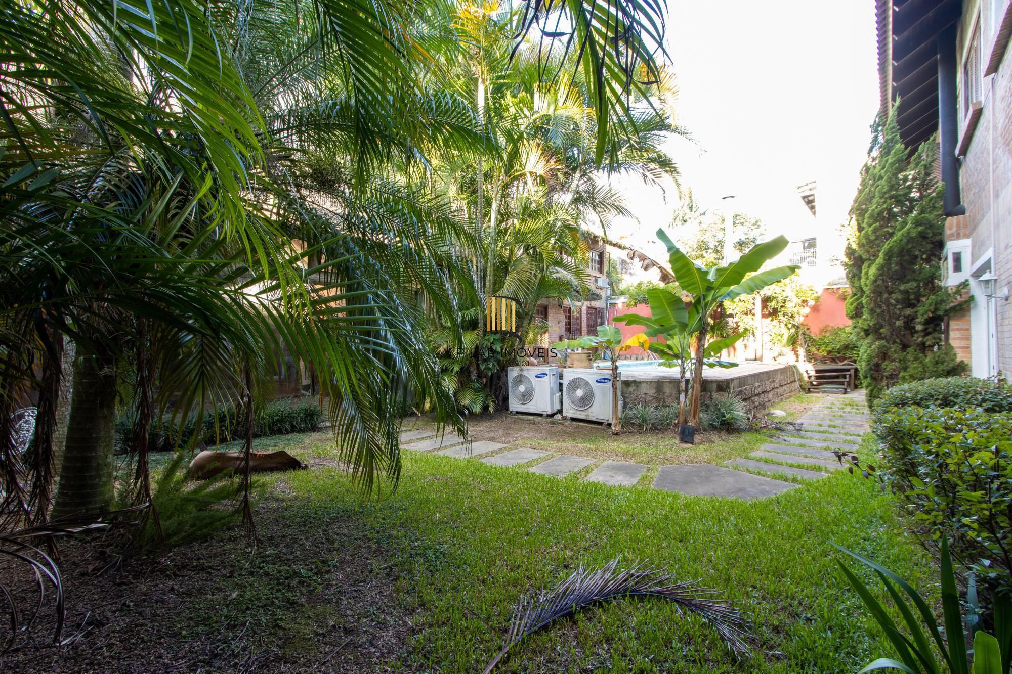 Excelente Casa em Condominio Fechado com 440,60m Dormitórios, sendo 2 Suítess