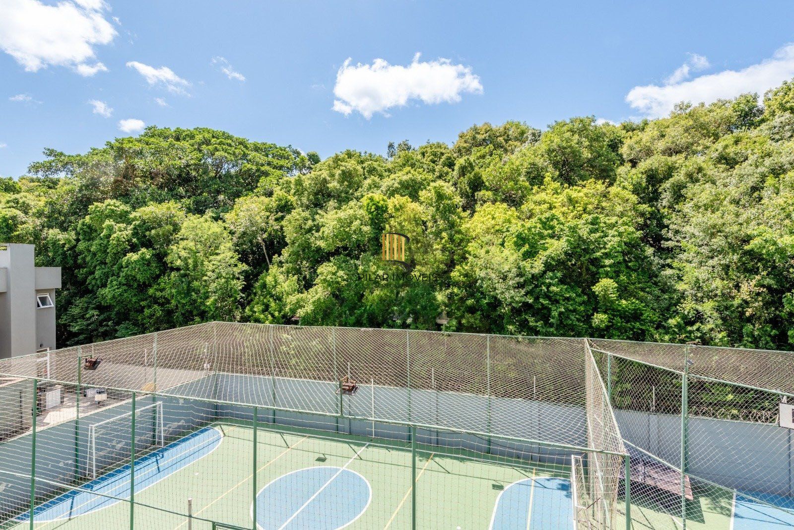Casa em Condomínio com 228m² e 3 dormitórios, 1 suíte, 3 vagas no bairro Sarandi