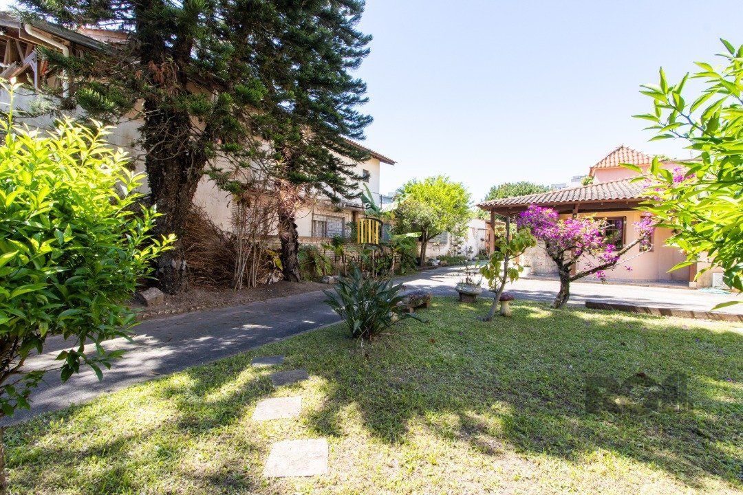 Casa 2 dormitórios no bairro Camaquã