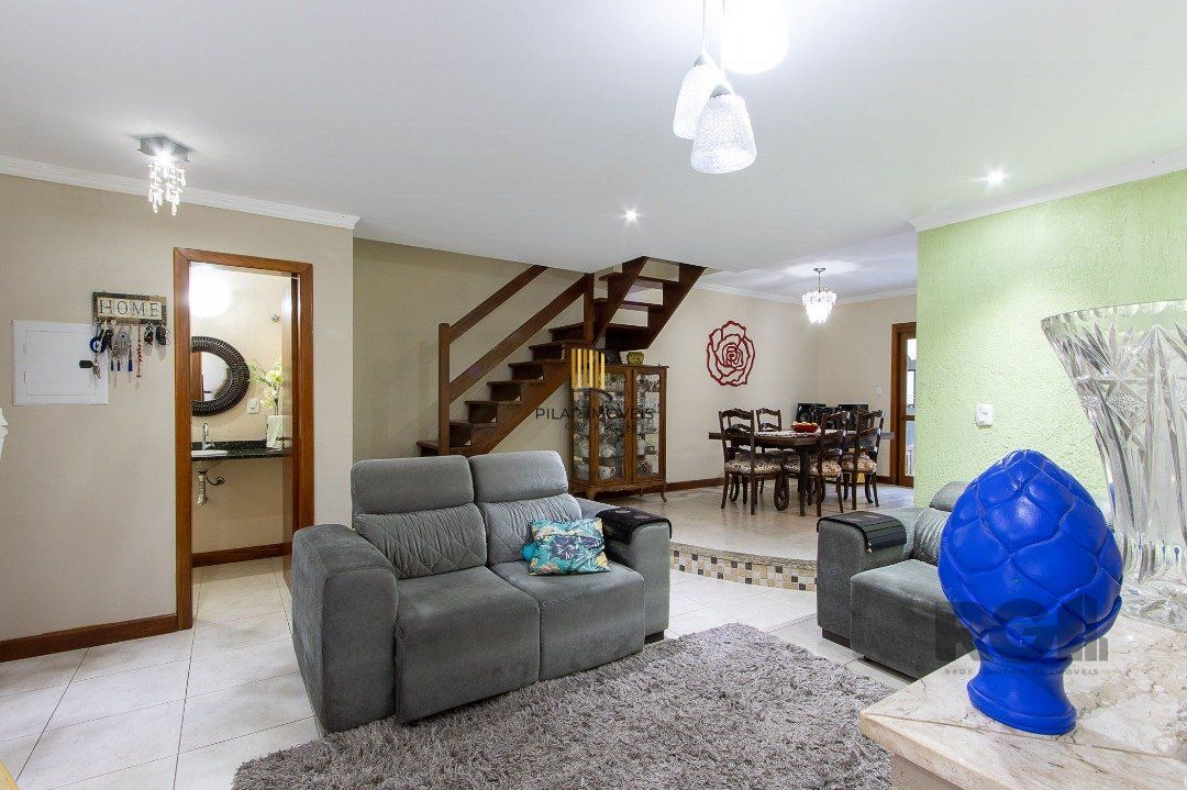 Casa para Venda - 300m², 5 dormitórios, sendo 1 suites, 4 vagas - Portal do Guarujá