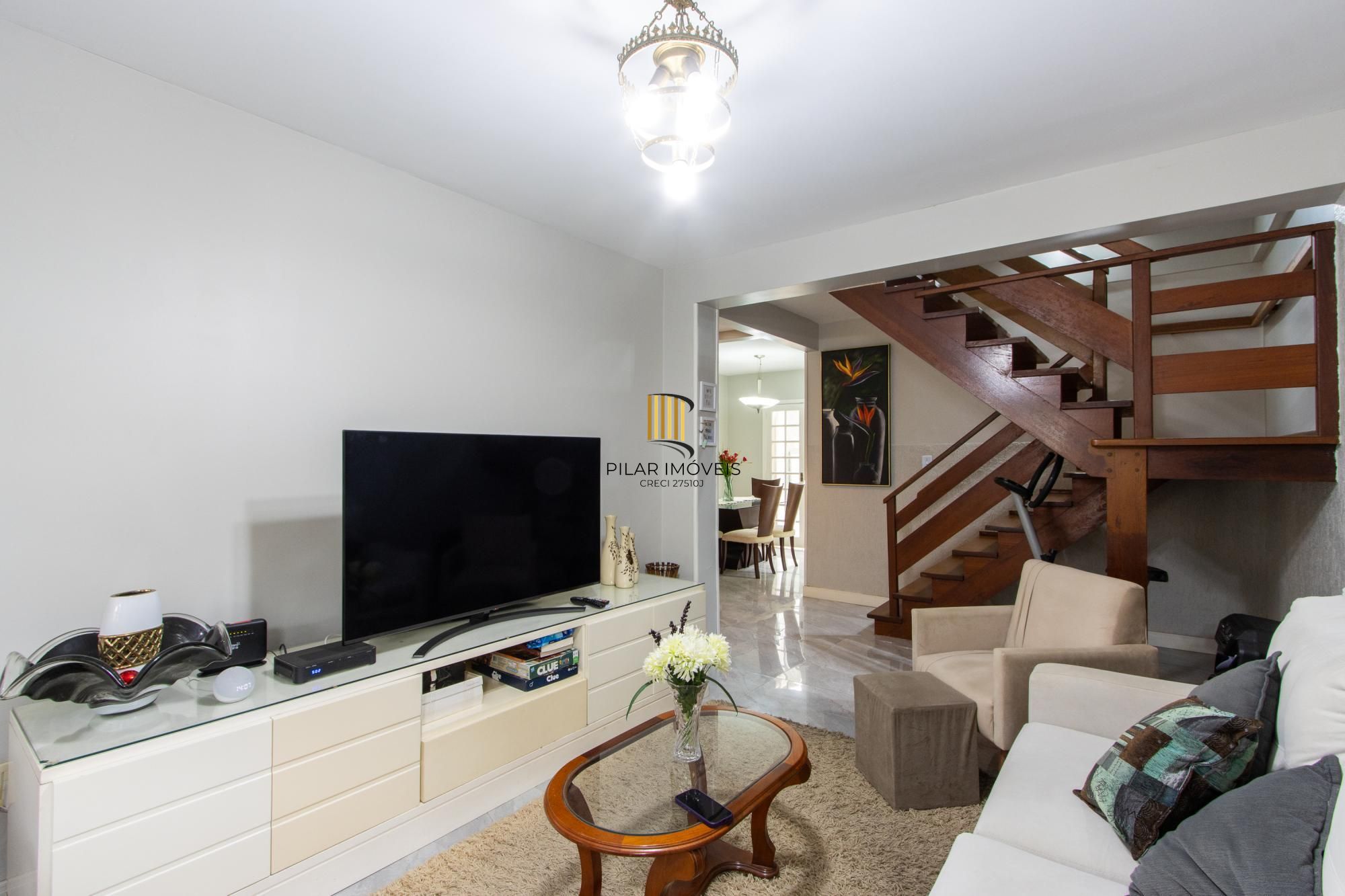 Casa 3 dormitórios no bairro Guarujá