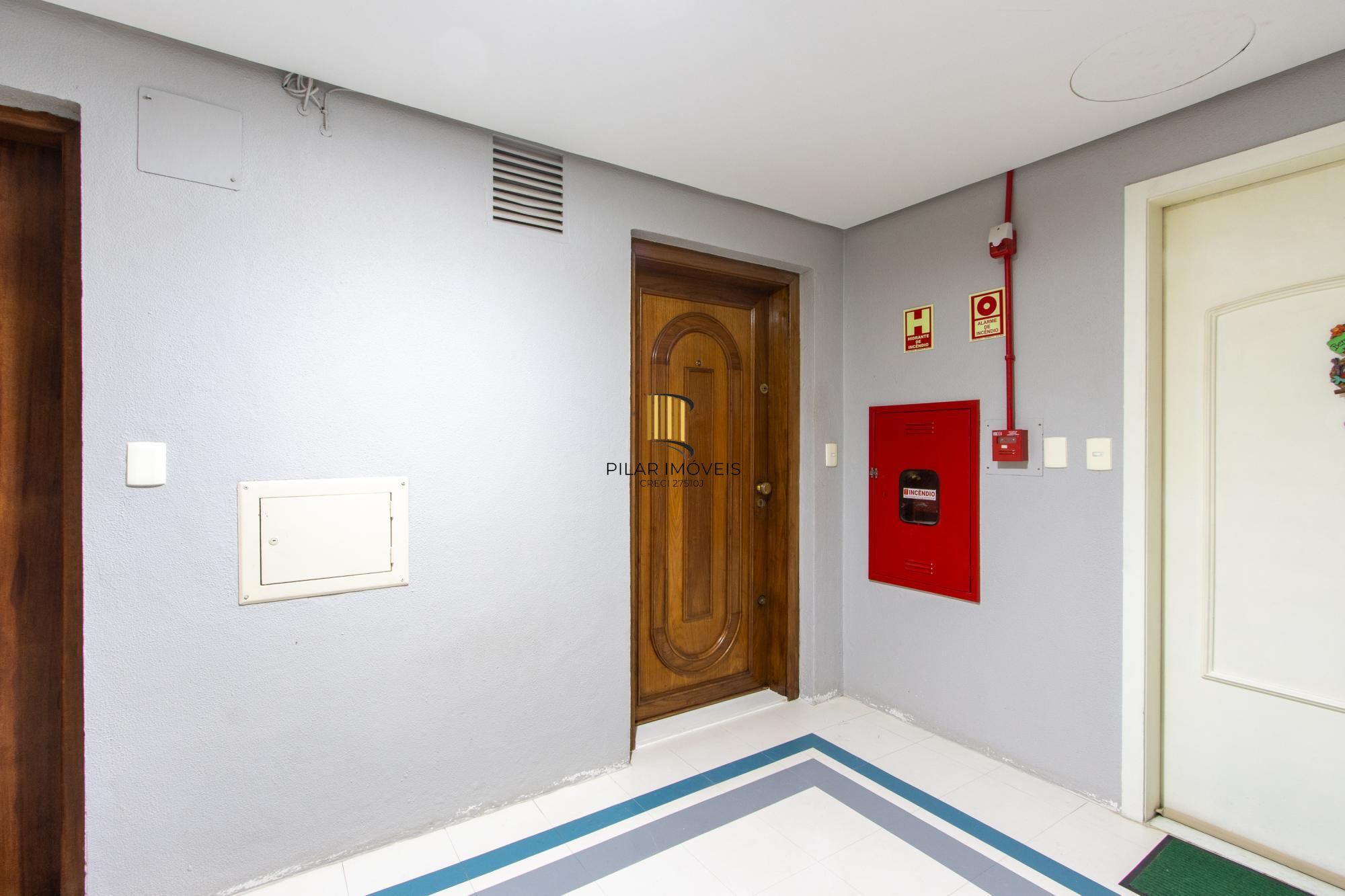 Apartamento 3 quartos, reformado, condomínio com infraestrutura - Bairro Cristal