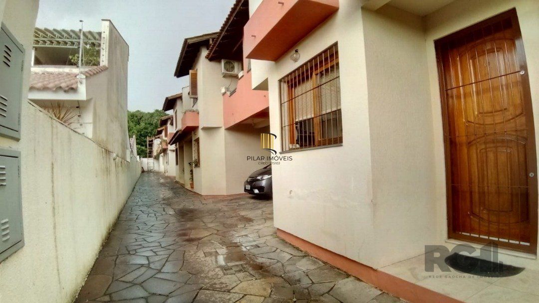 Casa de Condomínio 2 dormitórios no bairro Camaquã