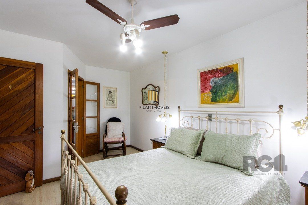 Casa 4 dormitórios no bairro Ipanema