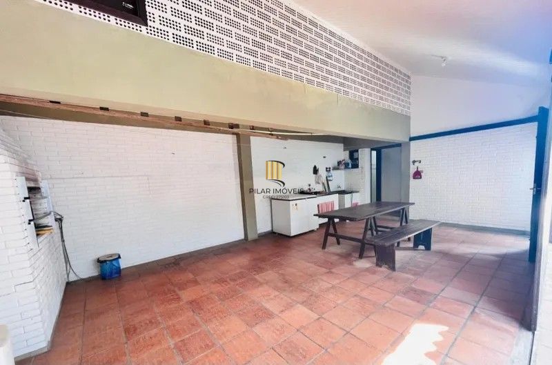 Casa 7 dormitórios no bairro Litoral