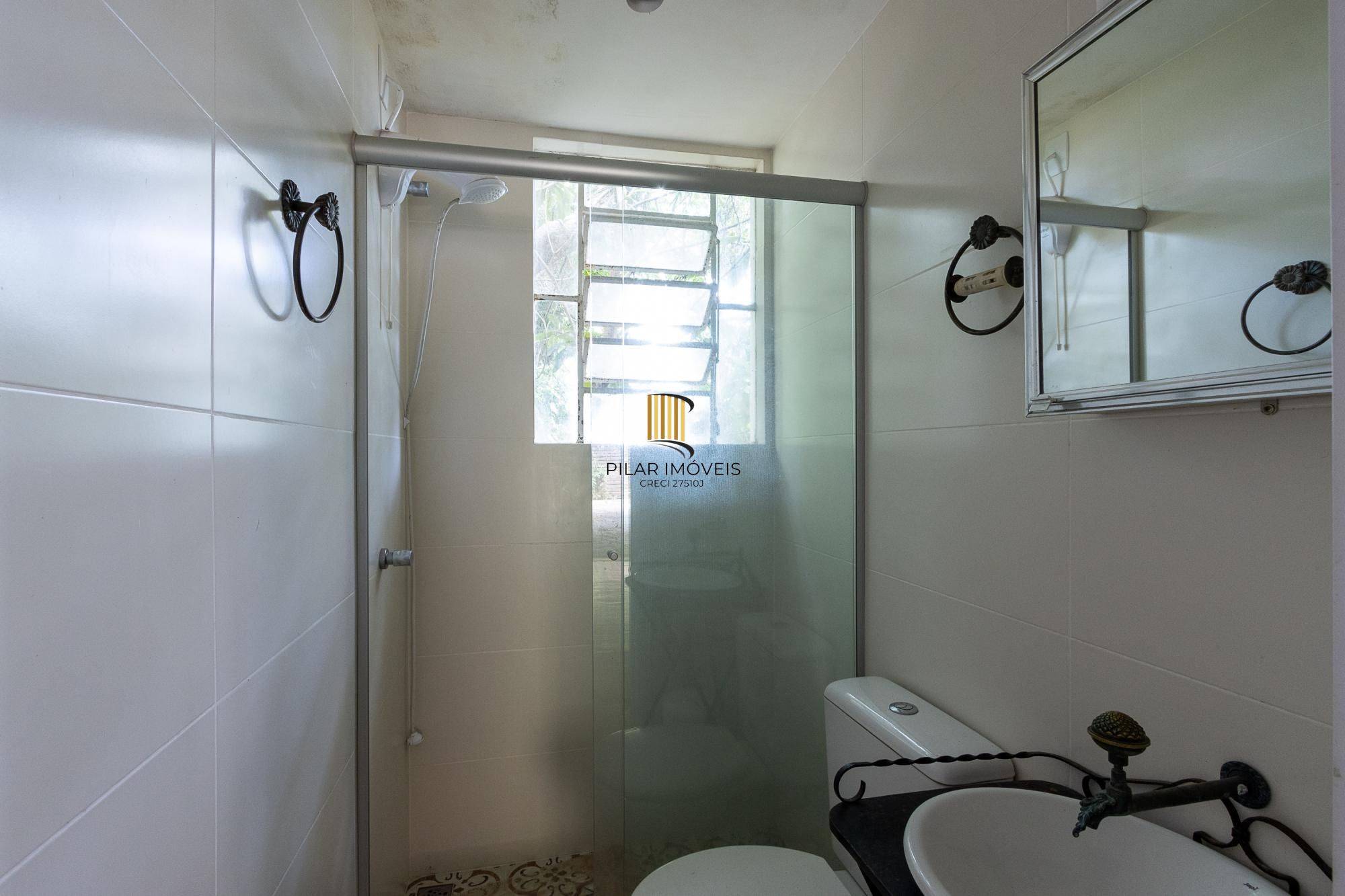 Bela casa térrea, 2 dormitórios e 1 suite - Parte alta do Bairro Espirito Santos