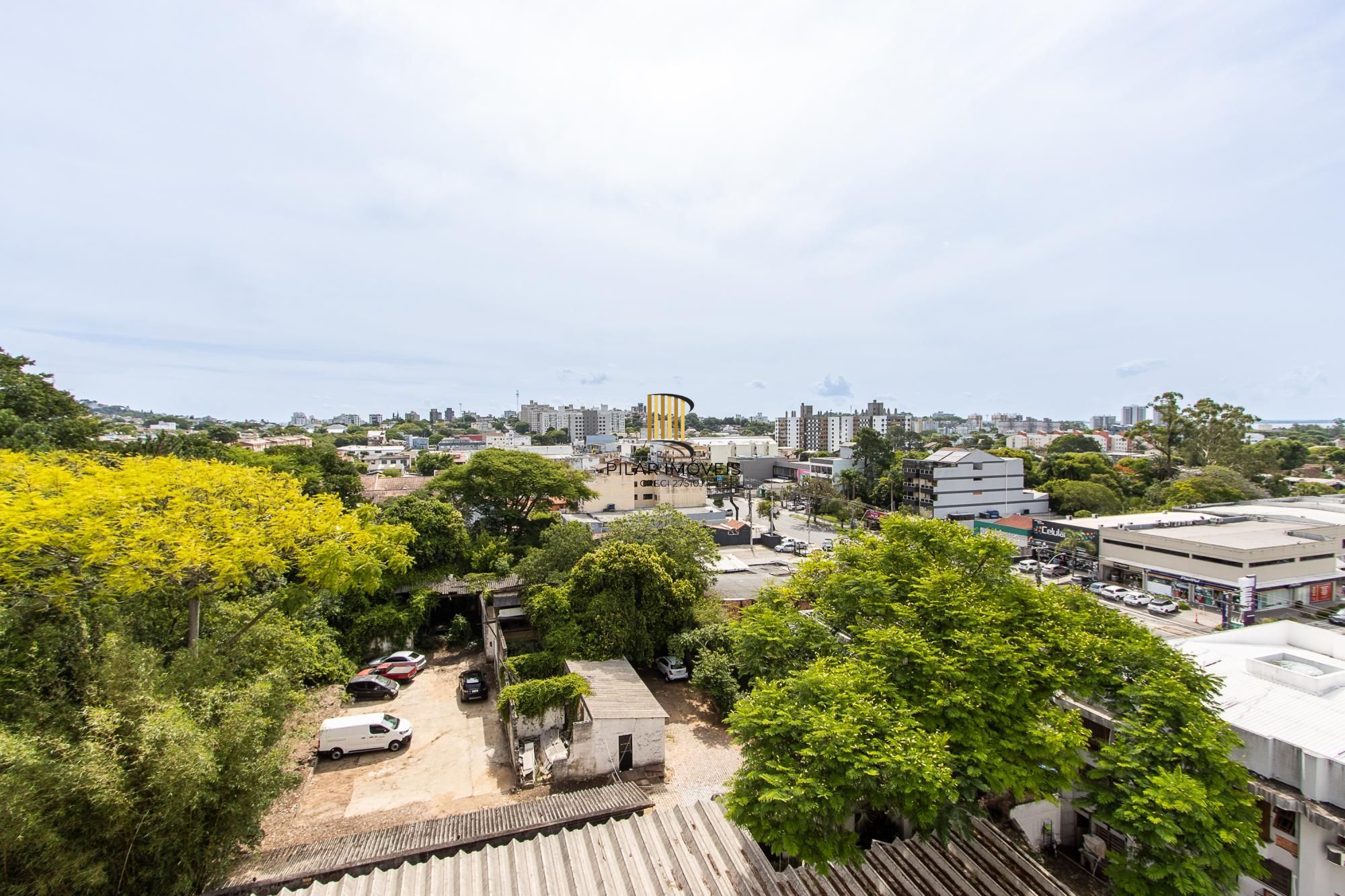 Apartamento de 2 dormitórios com suíte, churrasqueira e infraestrutura completa na Zona Sul de Porto Alegre.