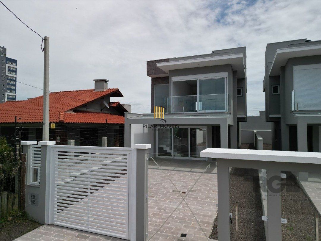 Casa 3 dormitórios no bairro Zona Nova
