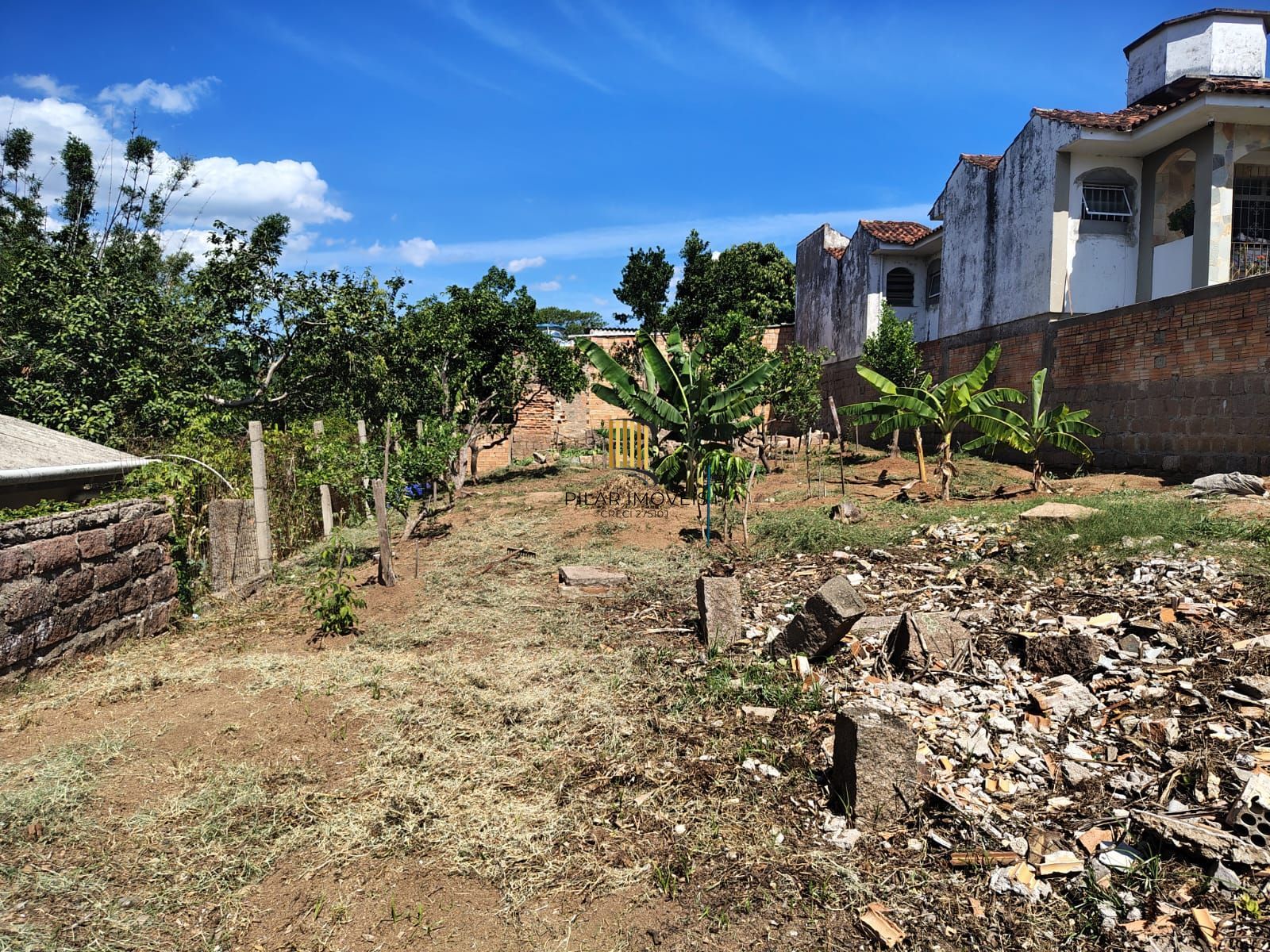 Casa térrea no bairro Vila Nova.
